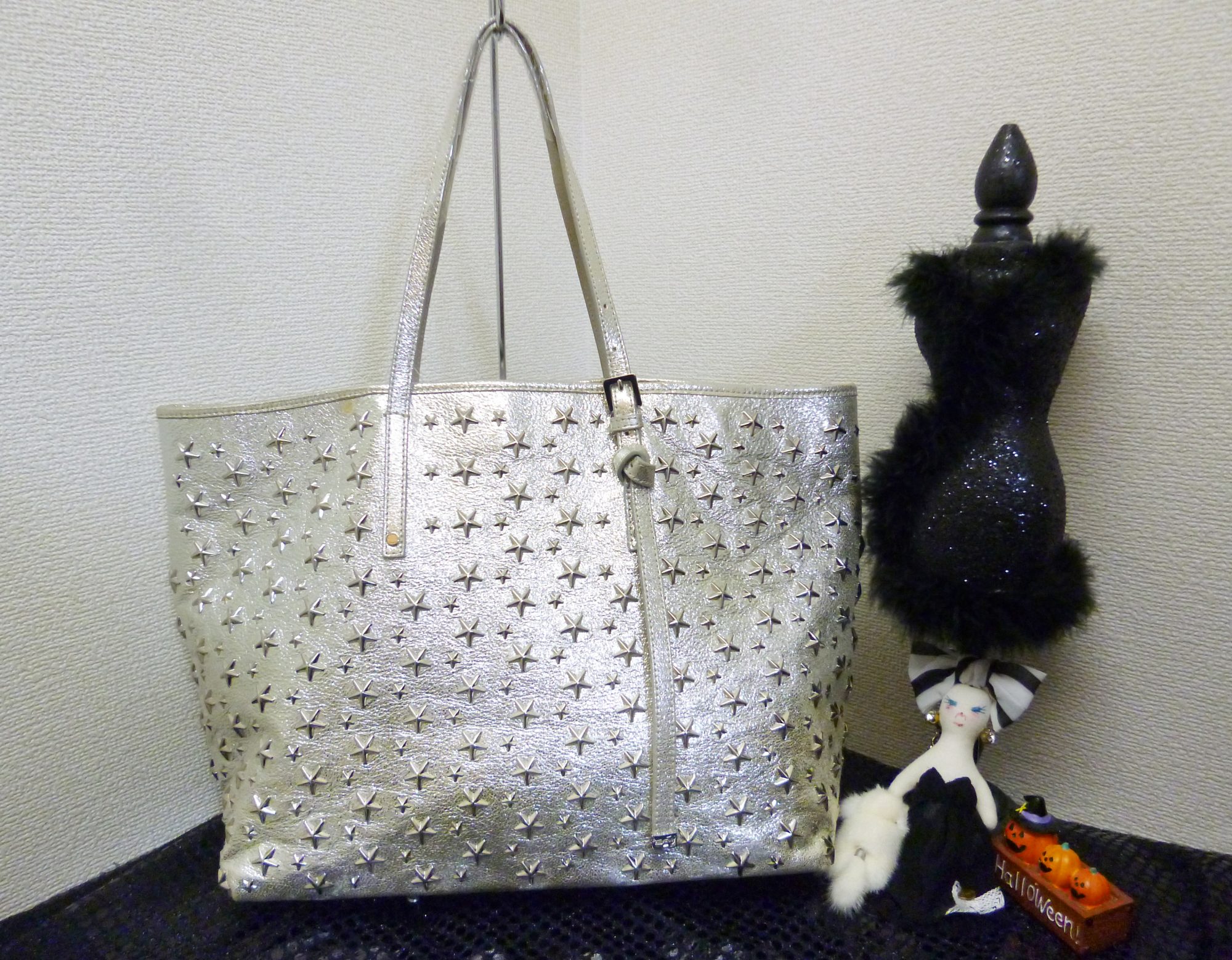 「【NEW item】JIMMY CHOO (ジミーチュウ) SASHAM CHAMPAGNE ガンメタトートバッグ 【中古/美品】」のアイキャッチ